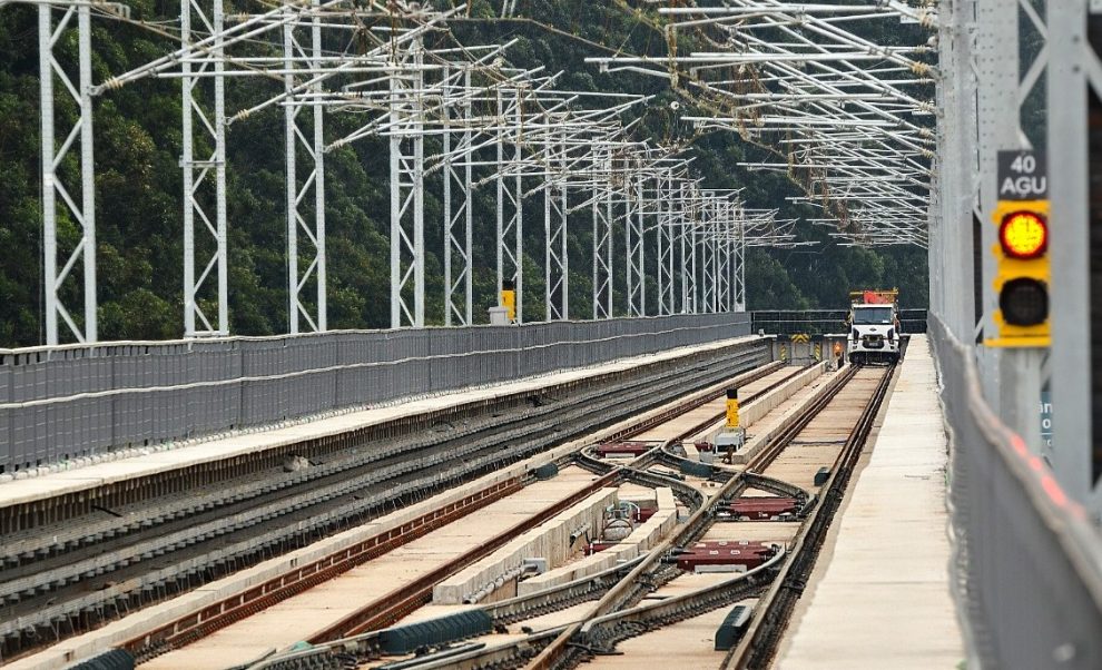 CPTM vai comprar trem para manutenção de rede aérea