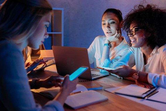 Mulheres ingressam a passos lentos para atuar no mercado de tecnologia.