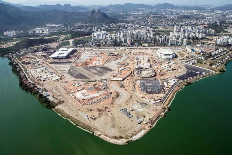  Calcadas em concreto, obras olímpicas saem do papel