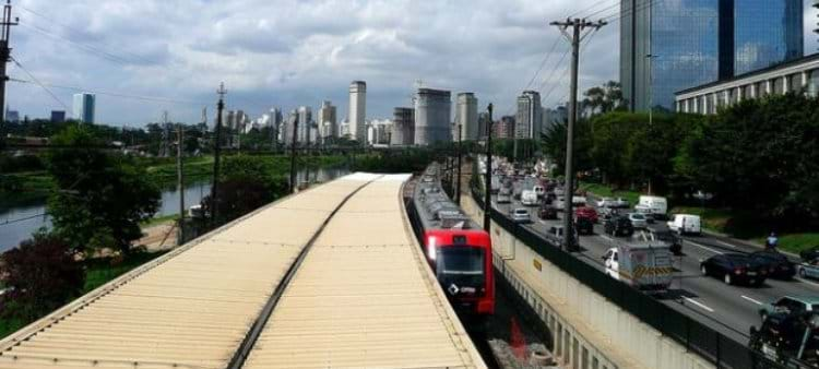  “Na contramão”: Veja o exemplo de quem trocou o carro pelo transporte coletivo